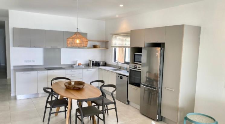 East Coast Beachfront Luxury - Eastern Blue Apartments Poste Lafayette Exteriör bild
