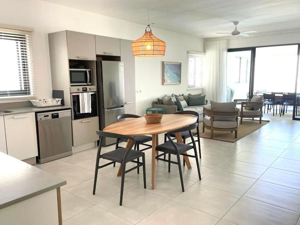 East Coast Beachfront Luxury - Eastern Blue Apartments Poste Lafayette Exteriör bild